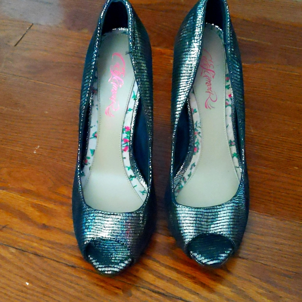 Cece L'amour Heels size 8